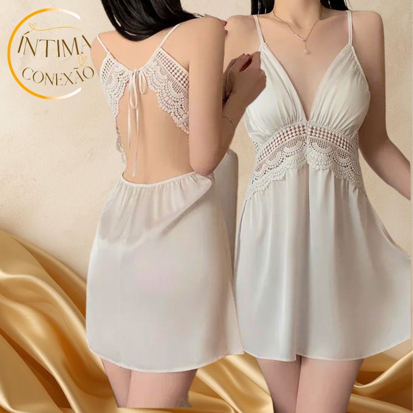 This piece, with delicate lace at the waist, redefines the luxury of being at home.