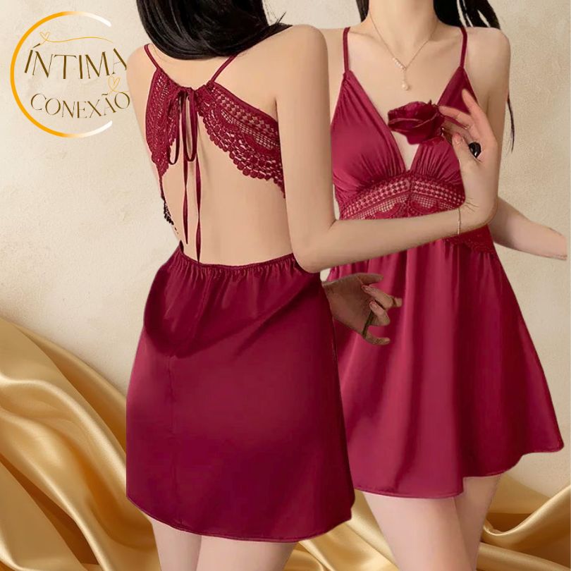 This piece, with delicate lace at the waist, redefines the luxury of being at home.