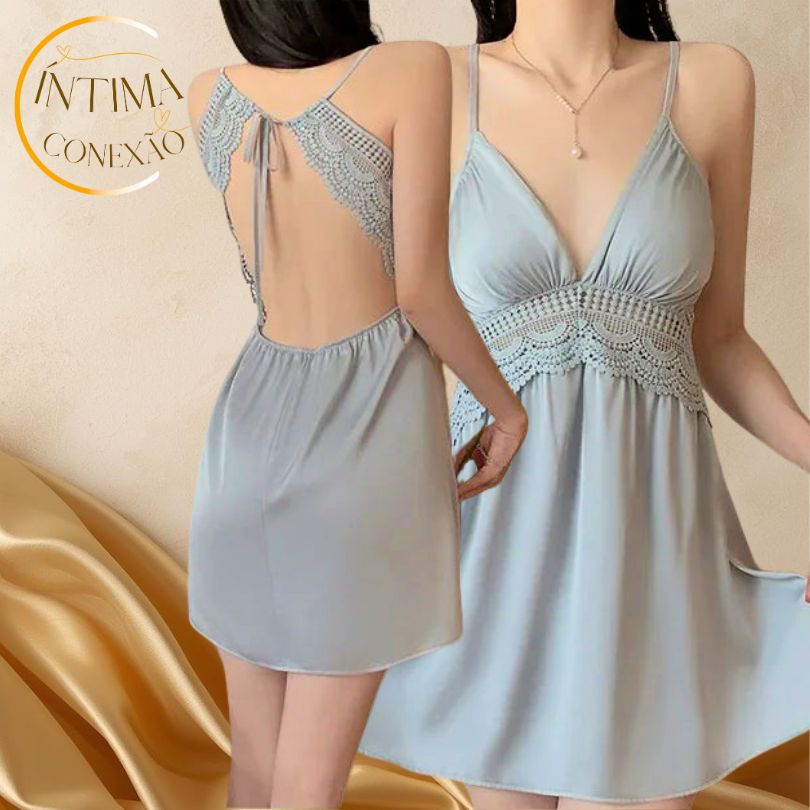 This piece, with delicate lace at the waist, redefines the luxury of being at home.